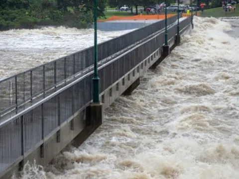 Lũ lụt thế kỉ ở Australia khiến hàng nghìn ngôi nhà bị phá hủy