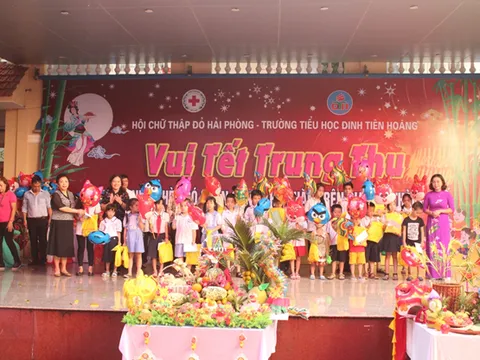Hải Phòng: “Vui Tết Trung thu” cùng học sinh Trường Tiểu học Đinh Tiên Hoàng