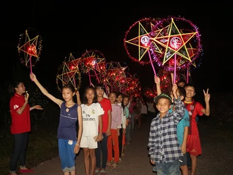 Trung thu sớm trên bản Dao