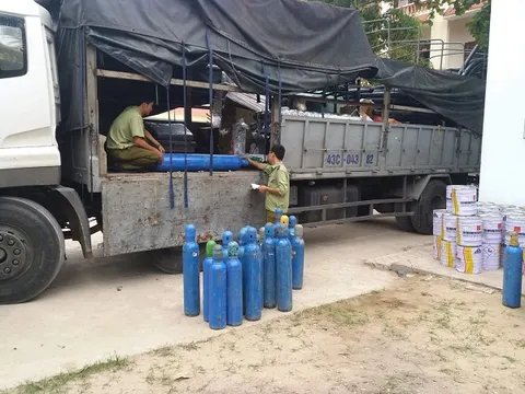 Bắt giữ lượng lớn hàng hóa nhập lậu ở Quảng Bình