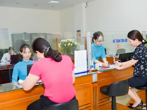 Đưa dịch vụ chuyển tiền về tận thôn bản