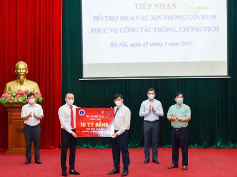 DOJI và TPBank trao tặng 20 tỷ đồng vào Quỹ Vaccine phòng Covid-19