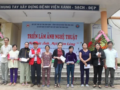 Triển lãm ảnh từ thiện “Một bức ảnh, một tấm lòng”