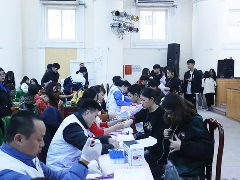 Tưng bừng Ngày hội hiến máu ‘Giọt hồng sẻ chia’