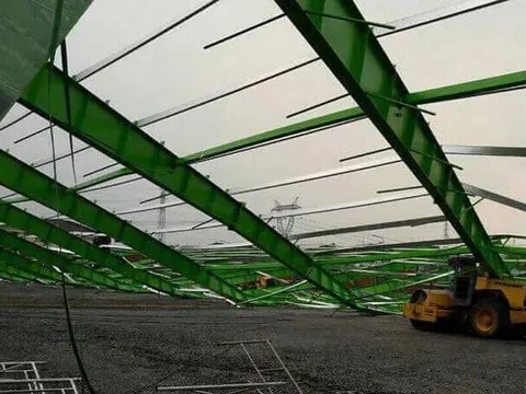 Sập nhà xưởng, ít nhất 3 người thương vong