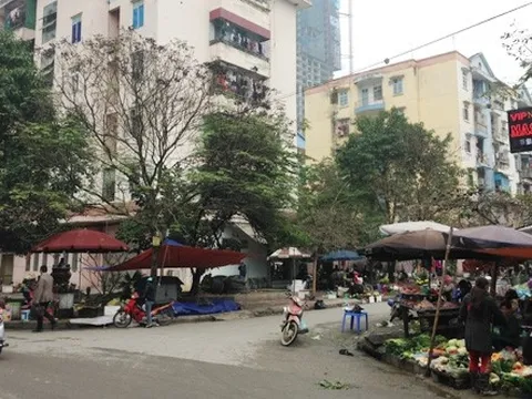 Chợ tự phát và nỗi lo mất vệ sinh an toàn thực phẩm
