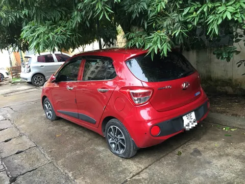 Nhiều ô tô bị đâm thủng lốp ở Hà Nội