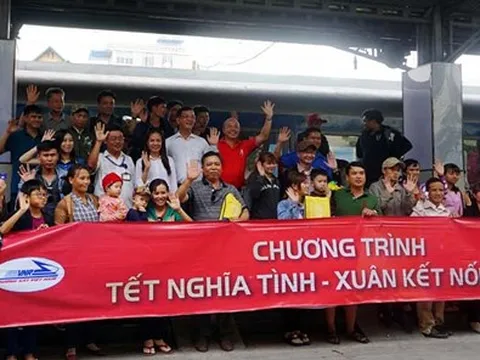 Chuyến tàu nghĩa tình miễn vé cho công nhân về quê ăn Tết
