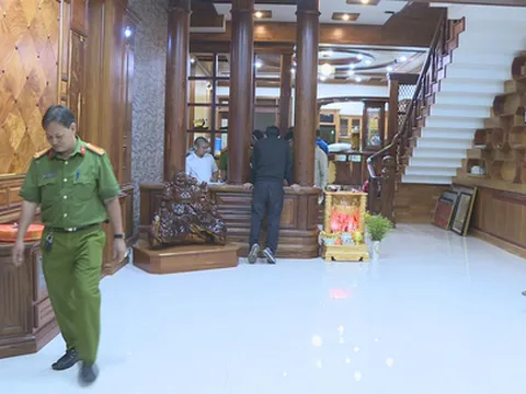 Người đàn ông chết trong ngôi nhà chục tỉ với thư tuyệt mệnh