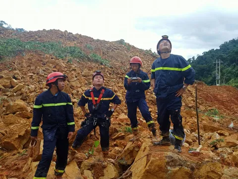 Lực lượng cứu hộ tiếp cận được hiện trường vụ thủy điện Rào Trăng 3