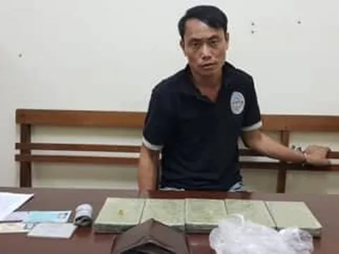 Bắt đối tượng vận chuyển thuê 5 bánh heroin