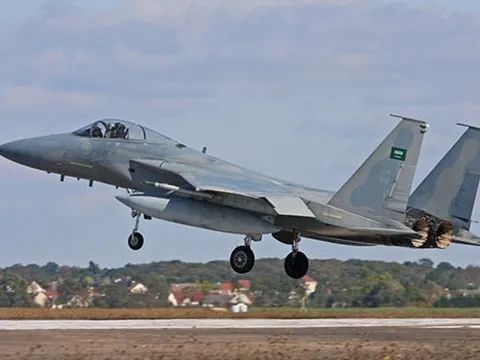 Saudi Arabia không kích phiến quân Houthi tại Yemen