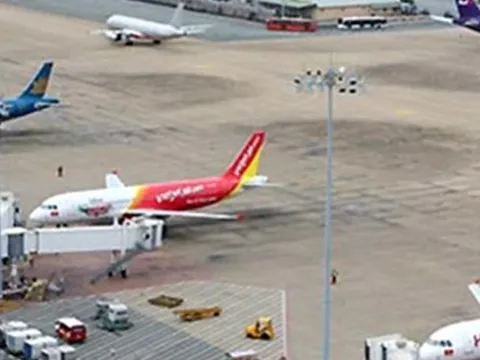 Hàng không tăng giá, cháy vé dịp lễ 30/4