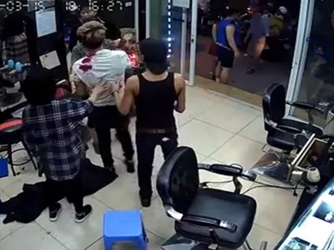 Hà Nội: Nghi vấn côn đồ dùng bắn súng bắn trọng thương chủ tiệm tóc