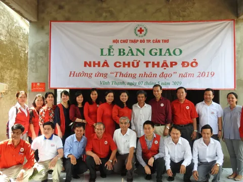 Bàn giao nhà Chữ thập đỏ nhân 'Tháng nhân đạo năm 2019' tại Cần Thơ
