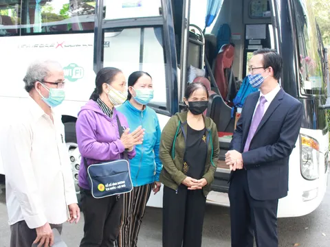 “Chuyến xe nghĩa tình” chính thức lăn bánh, đưa gần 1.000 người lao động về quê đón Tết