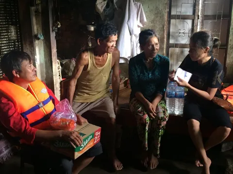 Hội Chữ thập đỏ tỉnh Bình Định tiếp tục cứu trợ người dân vùng lũ