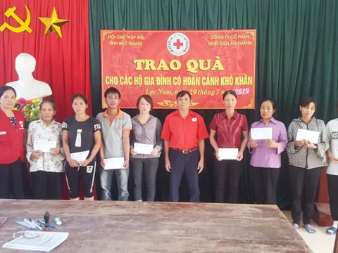 Bắc Giang trao kinh phí hỗ trợ tháng 7 cho 95 địa chỉ nhân đạo