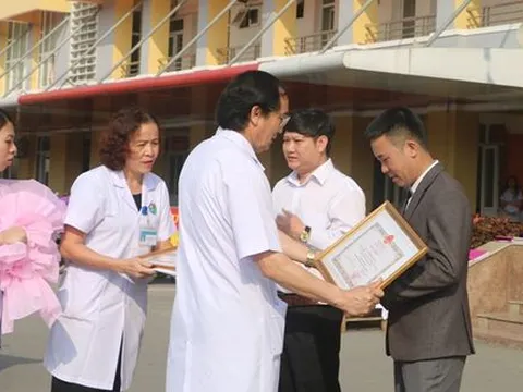 2 cán bộ có nhóm máu cực hiếm vượt 200km trong đêm đi cứu người