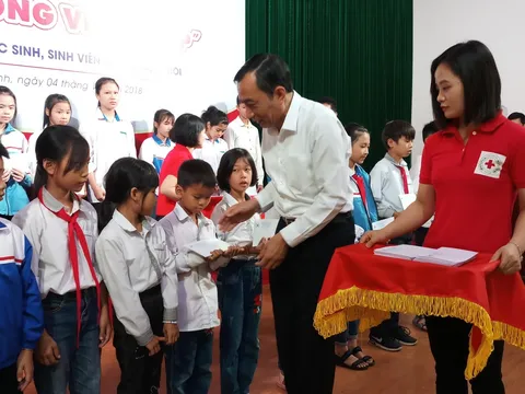 Trao 128 suất học bổng cho học sinh, sinh viên nghèo hiếu học tỉnh Bắc Ninh