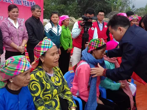 Tặng 50 nhà chữ thập đỏ và 200 suất quà Tết cho bà con nghèo tại Yên Bái