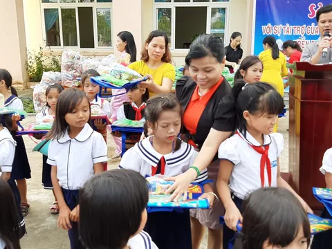 Trung thu ấm áp với các em học sinh tỉnh Kon Tum