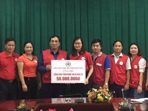 Hội Chữ thập đỏ tỉnh Phú Thọ hỗ trợ nhân dân các tỉnh Tây Bắc và miền Trung bị thiên tai