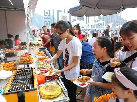 Lễ hội Ẩm thực Hạ Long: Cần minh bạch việc miễn phí vào cửa