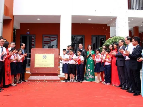 Hoàng Mai - Hà Nội: Gắn biển công trình Trường Tiểu học Thanh Trì