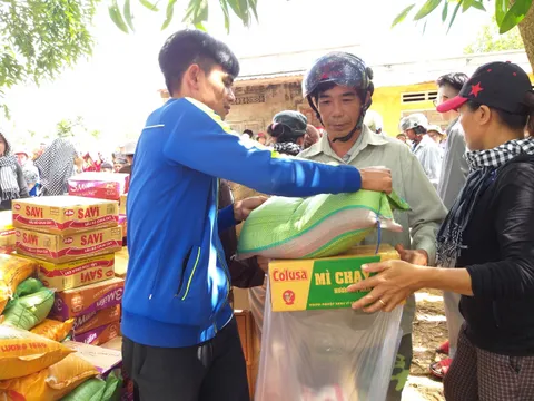 Đắk Lắk: Trao 500 suất quà cho người dân xã nghèo Ea Đắh