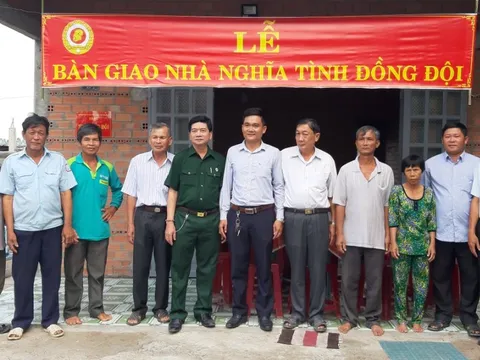 Báo Điện tử Nhân đạo và Đời sống bàn giao nhà nghĩa tình đồng đội tại Long An