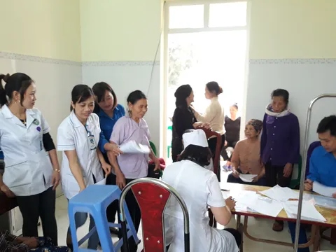 Tam Nông khám bệnh và phát thuốc miễn phí cho người cao tuổi