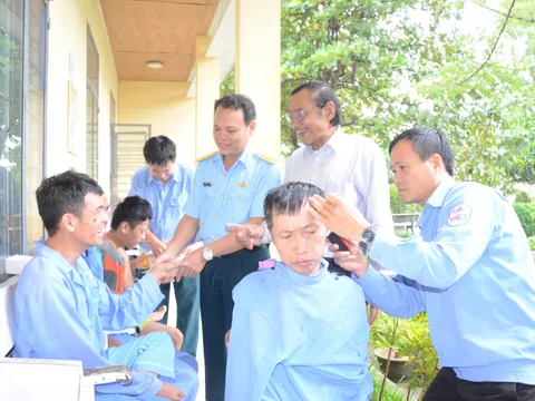 Những người lính thợ với tấm lòng thiện nguyện