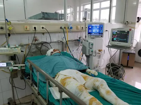 Người đàn ông kém may mắn, gia cảnh khốn khó, đang bỏng nặng cần được giúp đỡ