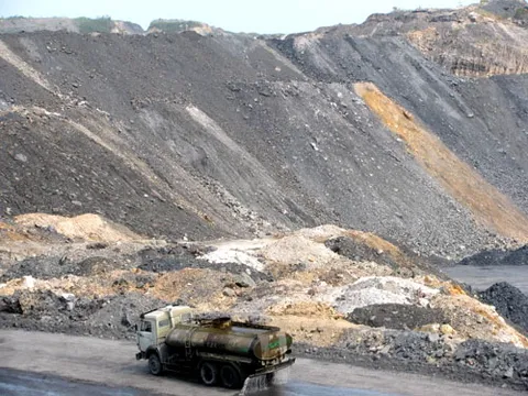 Quảng Ninh cho khai thác xít, đất thải làm nguồn nuôi đội bóng