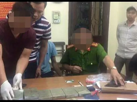 Khởi tố 2 đối tượng vận chuyển 10 bánh heroin