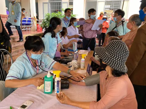 Khám chữa bệnh cho bà con nghèo tỉnh Đắk Lắk