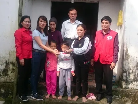 Tặng quà cho 23 hộ gia đình có hoàn cảnh đặc biệt khó khăn tại Bắc Giang