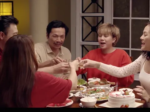Gia đình quốc dân 'Về nhà đi con' tái xuất, fans rơi nước mắt cùng thông điệp gửi gắm