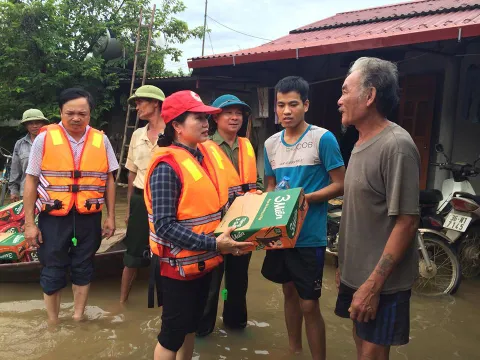Cứu trợ khẩn cấp cho bà con vùng lũ Thanh Hóa