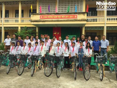 Thanh Hóa: Trao tặng xe đạp cho học sinh nghèo vượt khó huyện Thạch Thành
