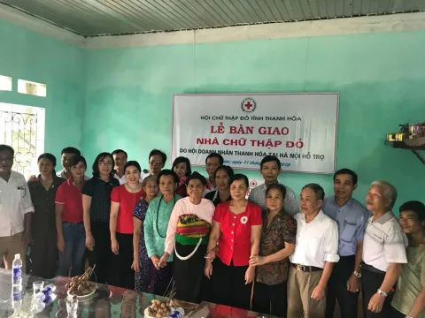 Bàn giao nhà Chữ thập đỏ cho gia đình chính sách Thanh Hóa