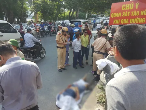 Hà Nội: Một người đàn ông tử vong vì băng qua đường sắt