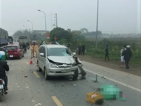 Ô tô đâm xe máy trên quốc lộ 32 khiến 2 người tử vong