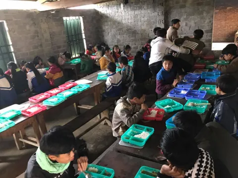 Chung tay mang Tết sớm đến với trẻ em vùng cao khó khăn ở Sơn La