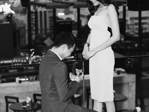 Lan Khuê chính thức tiết lộ thiệp cưới sang trọng