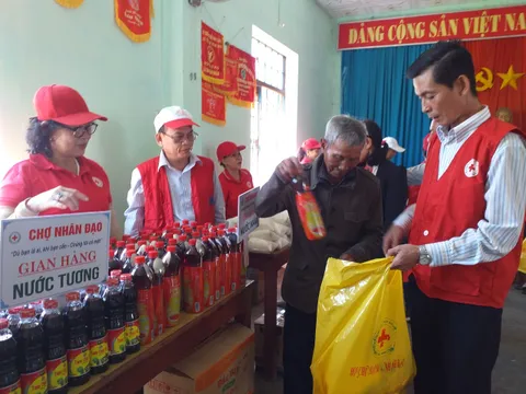 Phiên chợ Nhân đạo thứ 5 đến với đồng bào miền núi Bình Định