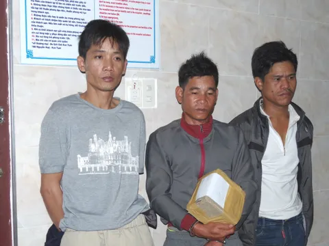 Bắt 3 đối tượng mua bán ma túy trong khách sạn