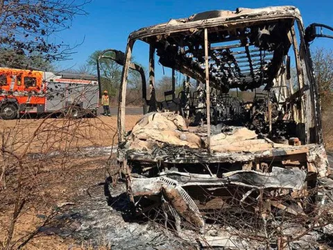 Nổ xe buýt ở Zimbabwe, ít nhất 42 người thiệt mạng