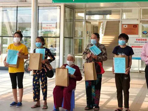 Cụ bà 100 tuổi ở Quảng Nam 'chiến thắng' Covid-19